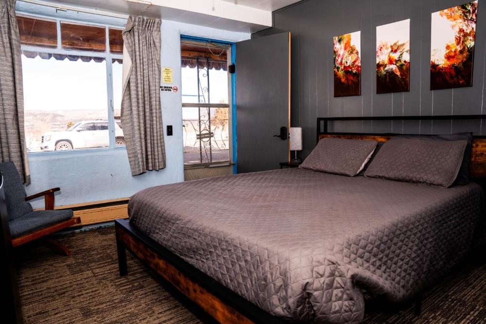 Maverick Motel